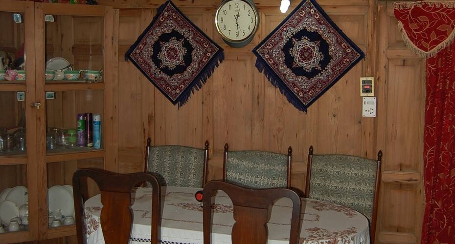 Hari Palace Houseboat, Srinagar 4